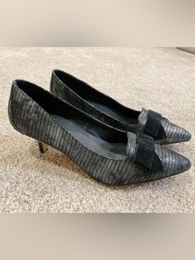 Donald J Pliner Gretel Black Metallic Leather Bow Kitten Heel Pumps 9.5 NEW